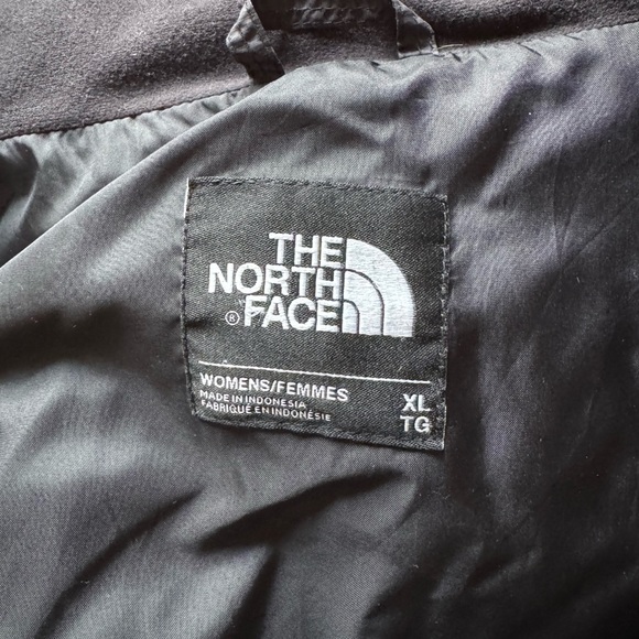 The North Face Women's Charcoal Puffer Vest - Picture 3 of 3